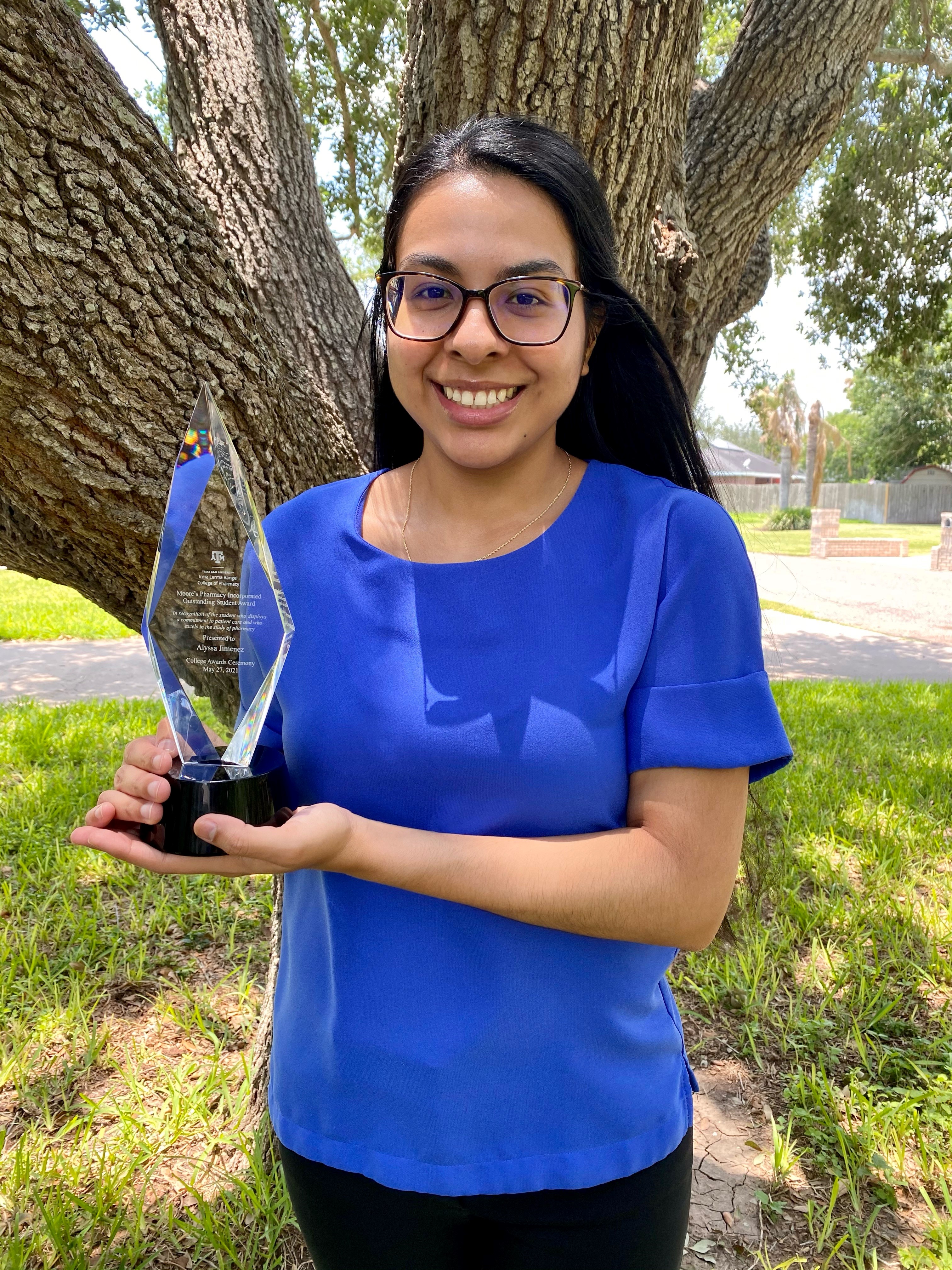 alyssa-jimenez-moores-pharmacy-outstanding-student-award-2020-2021.jpg