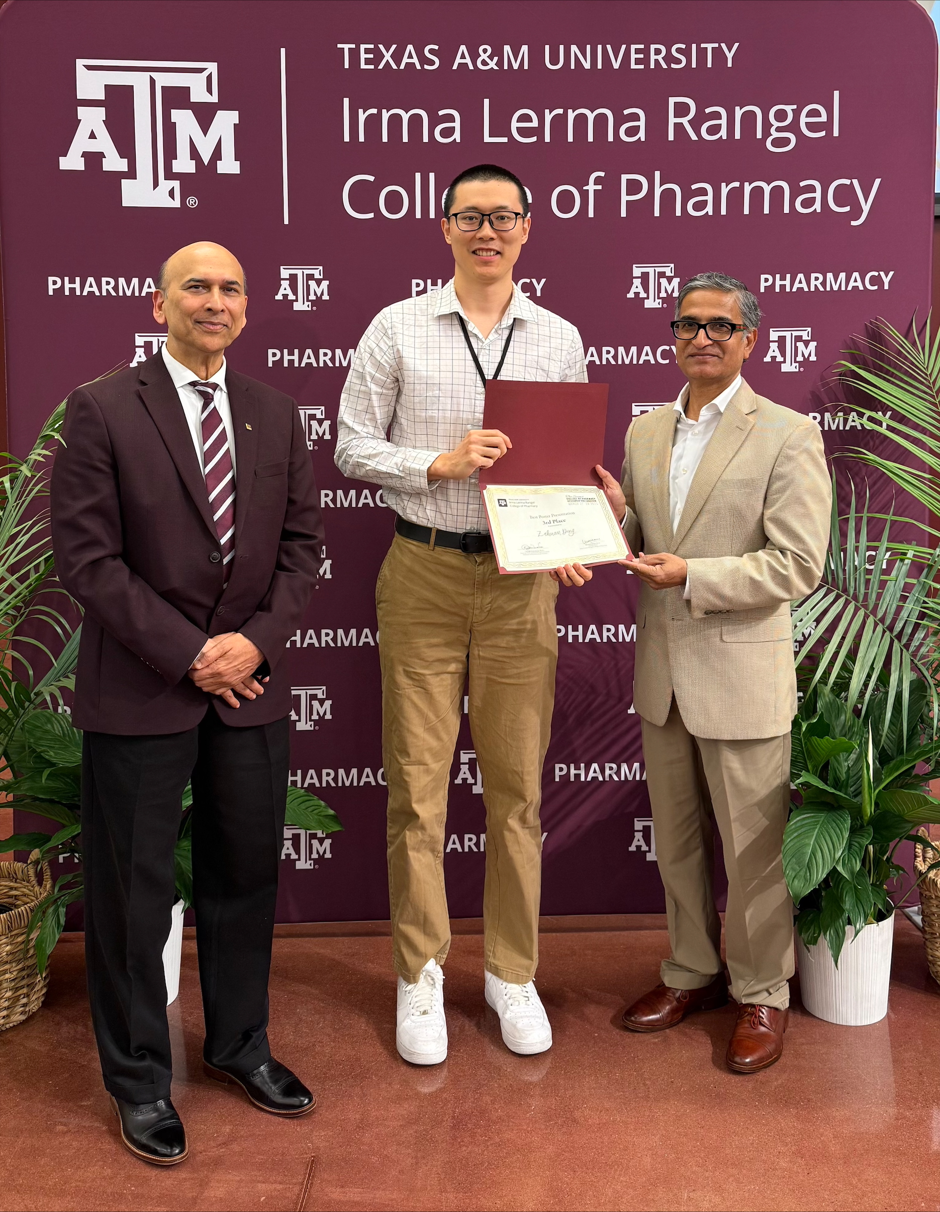 Dr. Ding receiving an award